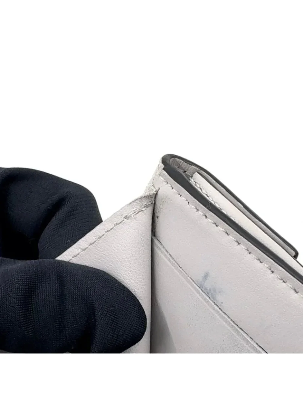 Louis Vuitton Discovery Compact Wallet Leather White Silver